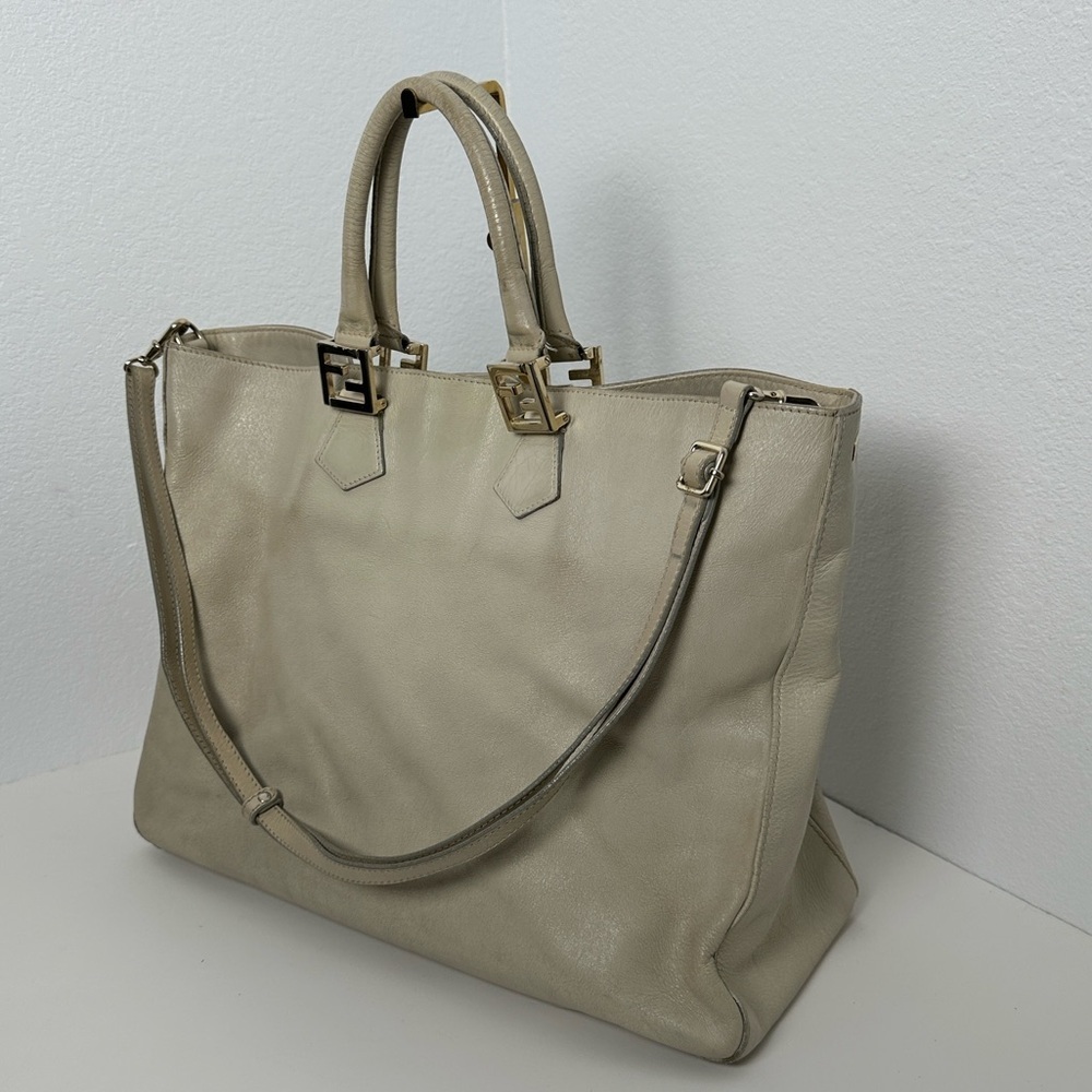 💯Authentic Fendi Leather Tote Bag🍀 - Picture 2 of 16